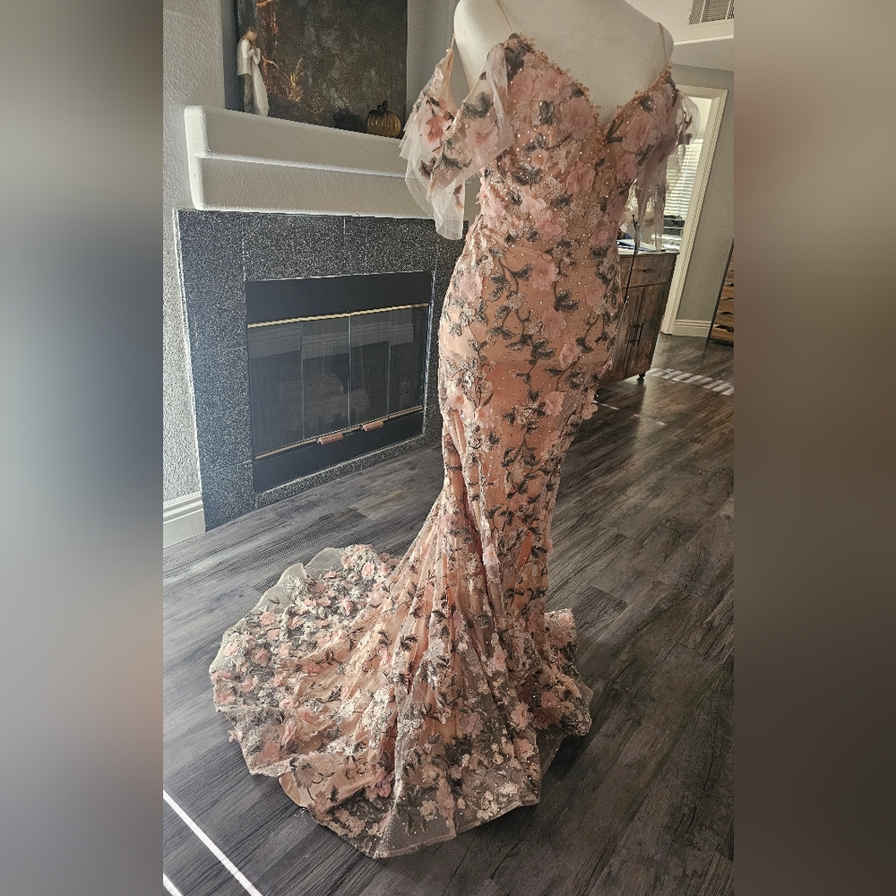 NWT Mac Duggal floral-embroidered rose-pink with crystal glass trumpet gown - Picture 8 of 8